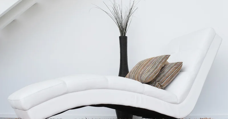 Multi-use furniture: what pays off and what doesn't